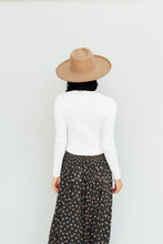 Load image into Gallery viewer, Wear It All Week Top
