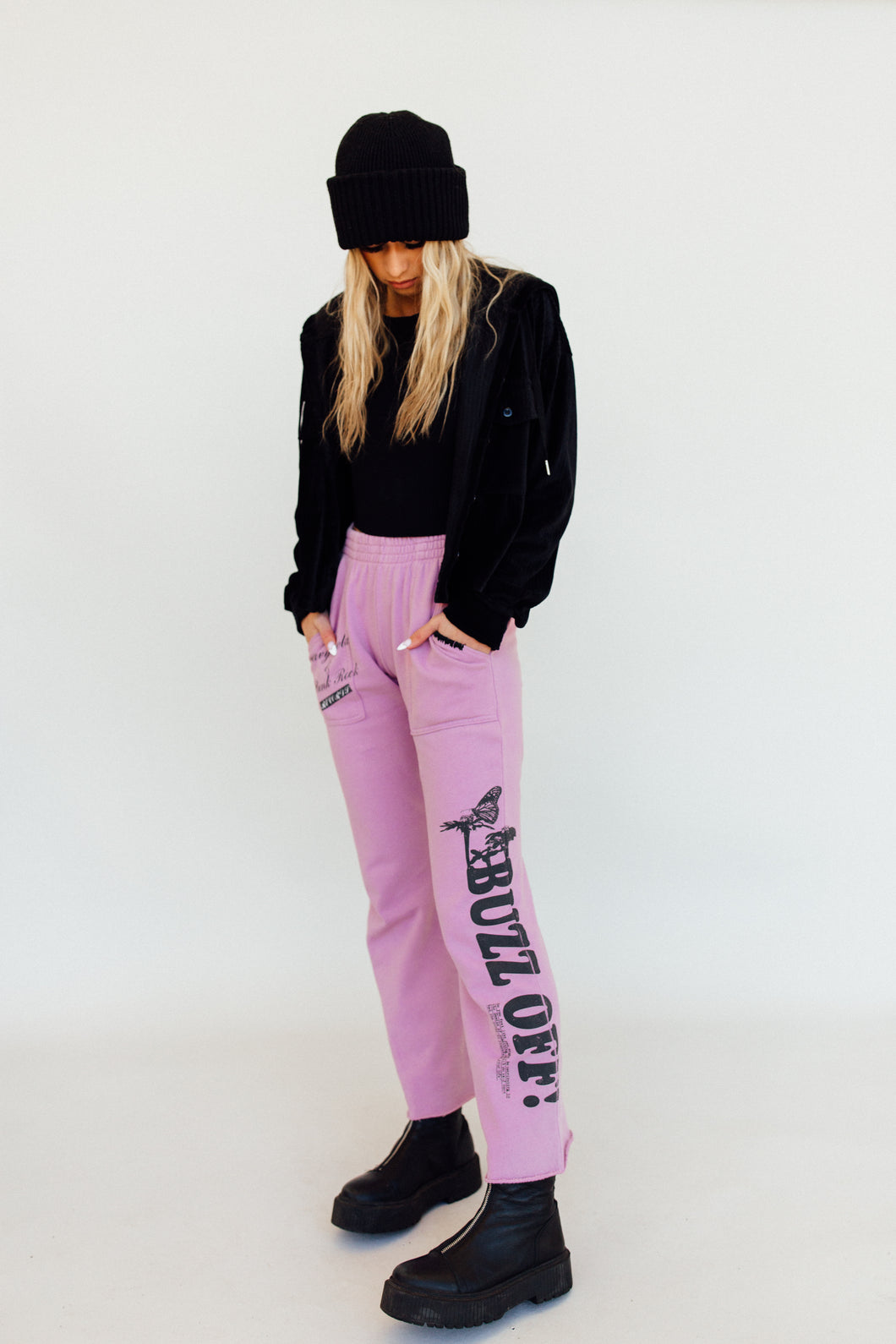 Daydreamer Buzz Off Sweats