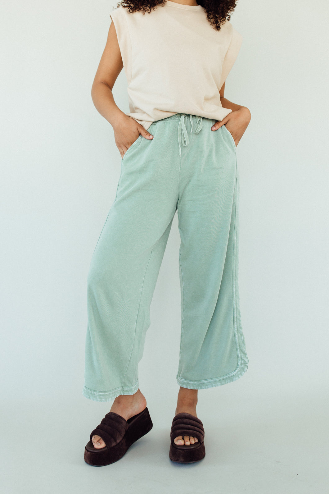 It Girl Pants (Sage)