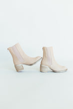 Load image into Gallery viewer, Savannah Free People Boots (Cream)