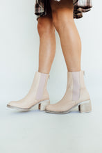 Load image into Gallery viewer, Savannah Free People Boots (Cream)