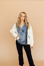 Load image into Gallery viewer, Everyone&#39;s Favorite Jacket